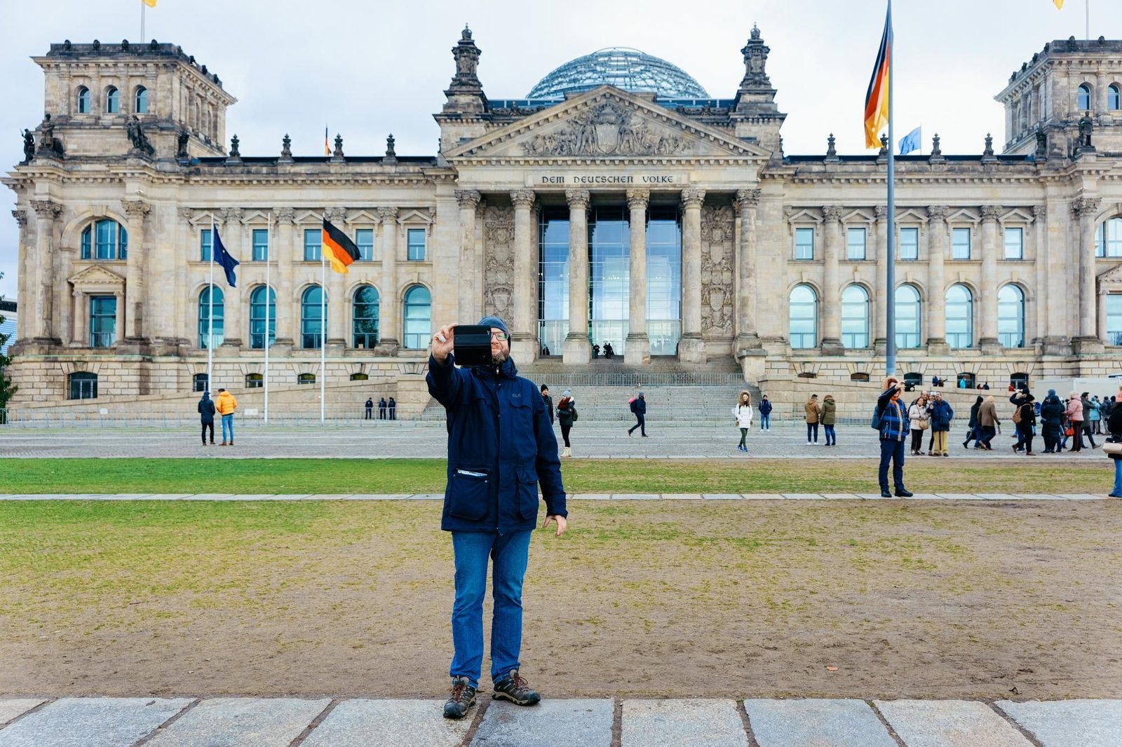 alarm-raised-in-germany-after-over-35k-students-were-still-waiting-in-september-for-a-place-in-a-hal alarm-raised-in-germany-after-over-35k-students-were-still-waiting-in-september-for-a-place-in-a-hal