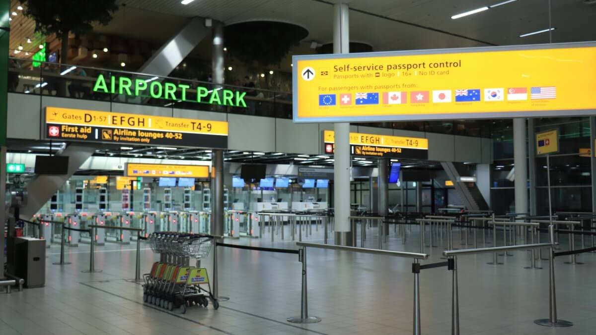 amsterdam-s-schiphol-airport-decides-to-limit-number-of-passengers-this-summer