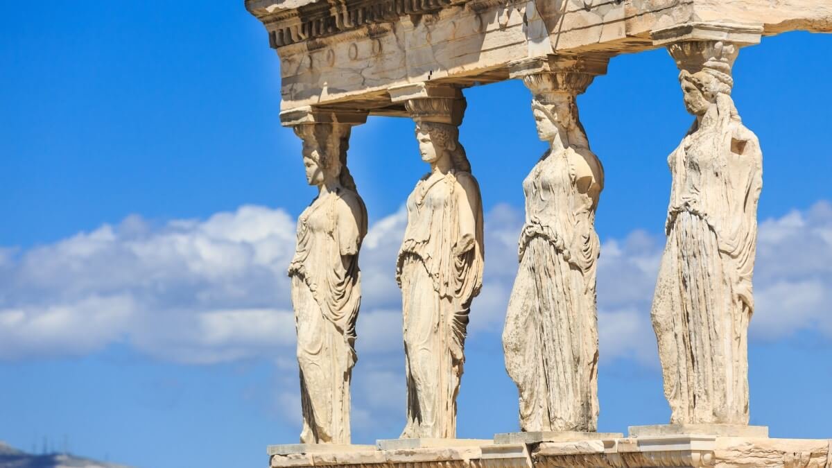 athens-made-a-powerful-tourism-comeback-in-2022-greek-minister-says