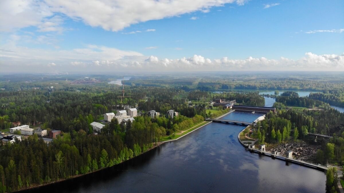finlands-city-of-imatra-playing-ukrainian-anthem-for-russian-tourists-as-a-protest-against-war finlands-city-of-imatra-playing-ukrainian-anthem-for-russian-tourists-as-a-protest-against-war