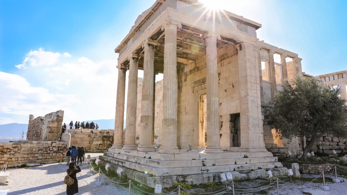 greece-over-16000-tourists-visit-acropolis-every-day greece-over-16000-tourists-visit-acropolis-every-day