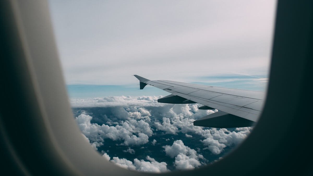 greece-to-lift-mask-requirement-in-planes-and-public-indoor-areas-on-june-1