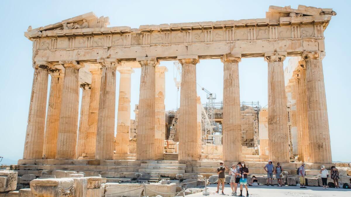 greece-welcomes-one-million-tourists-per-week-in-august greece-welcomes-one-million-tourists-per-week-in-august