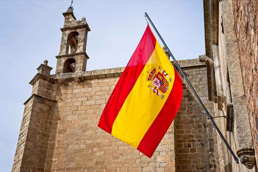 spain-urges-british-expats-to-exchange-green-cards-for-ties-amid-legal-concerns.jpg spain-urges-british-expats-to-exchange-green-cards-for-ties-amid-legal-concerns.jpg
