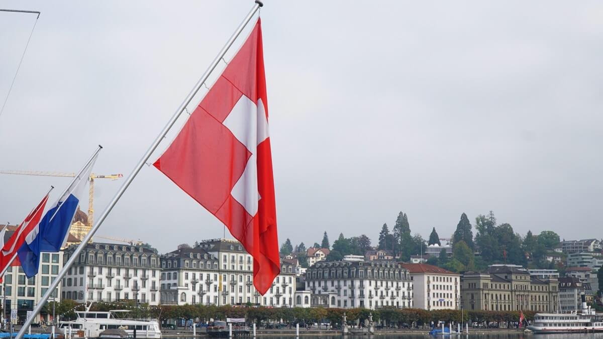 studying-in-switzerland-graduates-are-more-likely-to-find-a-job-in-first-post-graduation-year-than-i